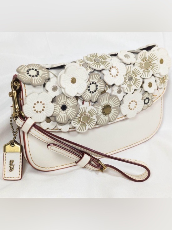 Coach Handbags - Coach 1941 Collection Tea Rose Clutch EUC